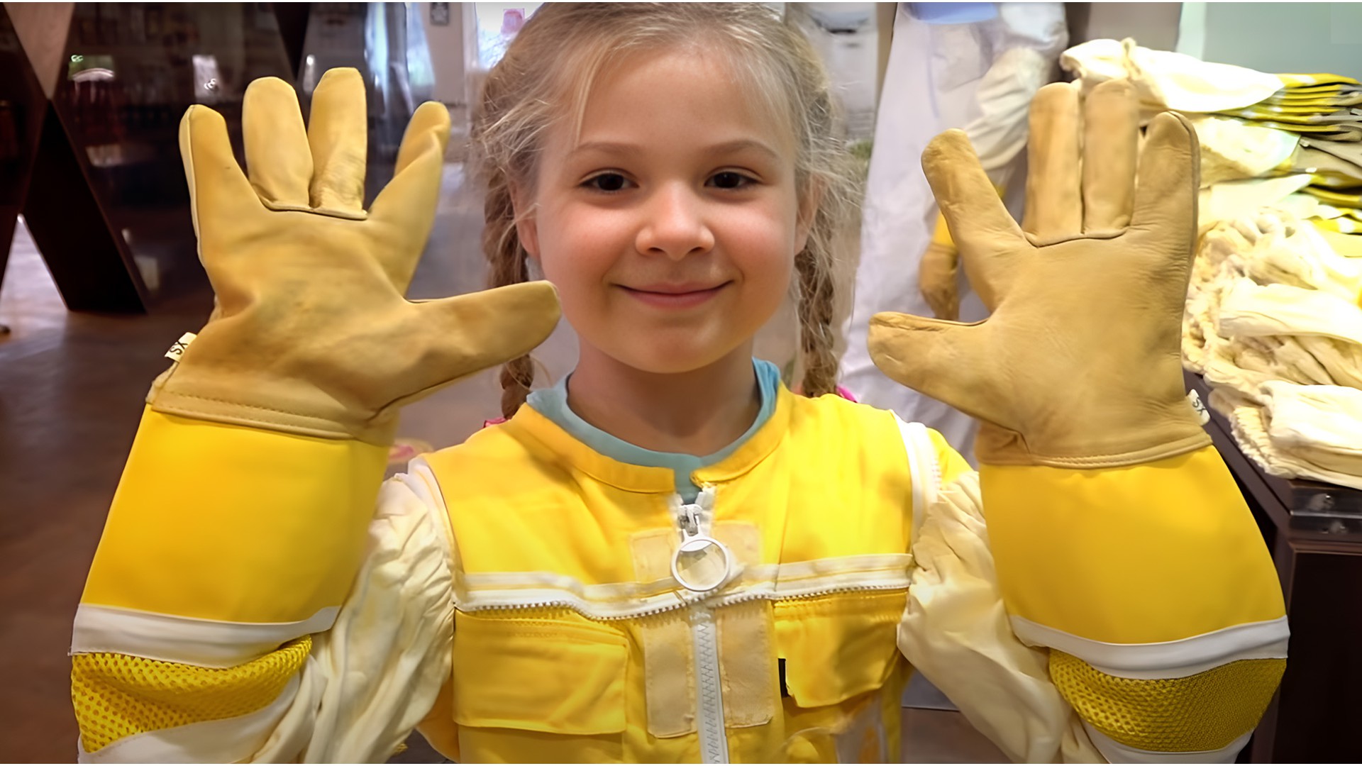 Diana and Roma learn about bees at Hatta Honeybee Garden and Discovery Center!